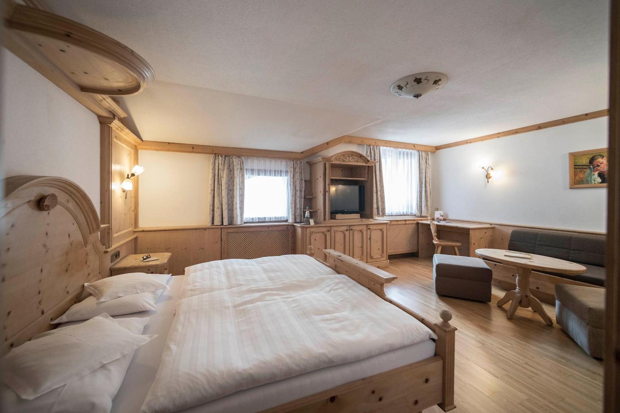 Posta Zirm Hotel Corvara In Badia Exterior foto